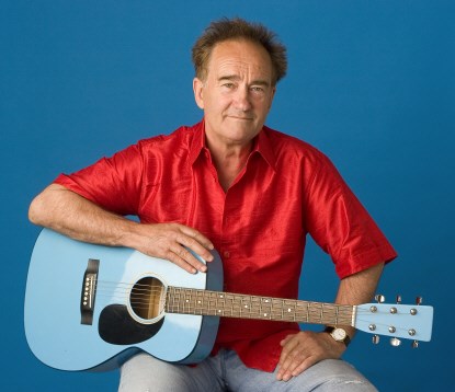 Robert Broberg med blå gitarr