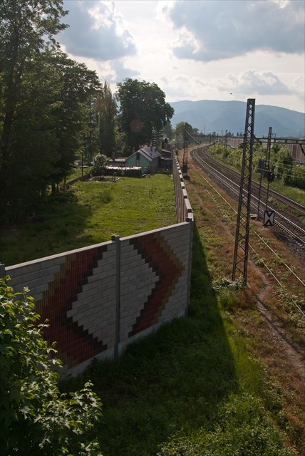 Začiatok múru pri moste Začiatok múru pri moste